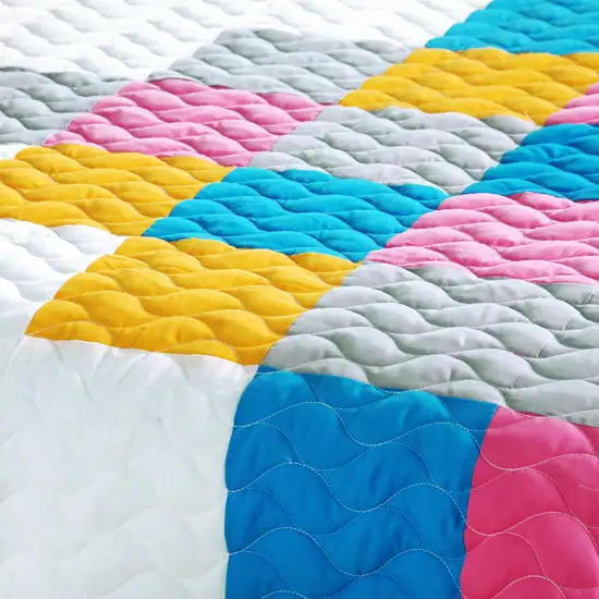 Pure Heaven -  3PC Vermicelli-Quilted Patchwork Quilt Set (Full/Queen Size) Photo 5