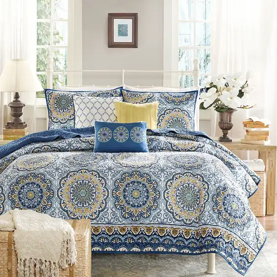 Queen size 6-Piece Coverlet Quilt Set in Blue Floral Pattern Photo 1