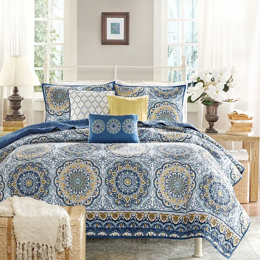 Queen size 6-Piece Coverlet Quilt Set in Blue Floral Pattern Photo 1