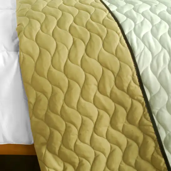 Quiet Moon -  3PC Vermicelli-Quilted Patchwork Quilt Set (Full/Queen Size) Photo 3