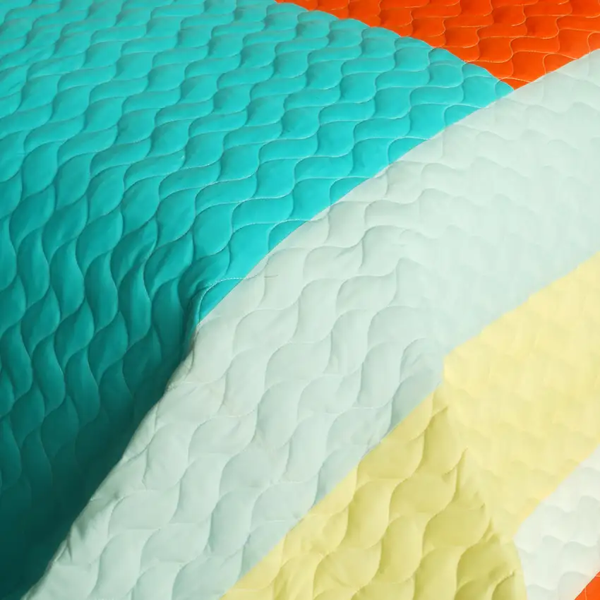 Reflections in Plexiglass -  3PC Vermicelli-Quilted Patchwork Quilt Set (Full/Queen Size) Photo 4