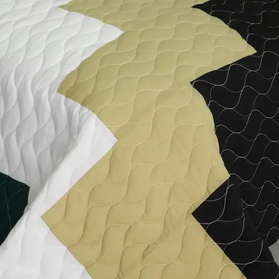 Rising Girl -  Vermicelli-Quilted Patchwork Geometric Quilt Set Full/Queen Photo 4