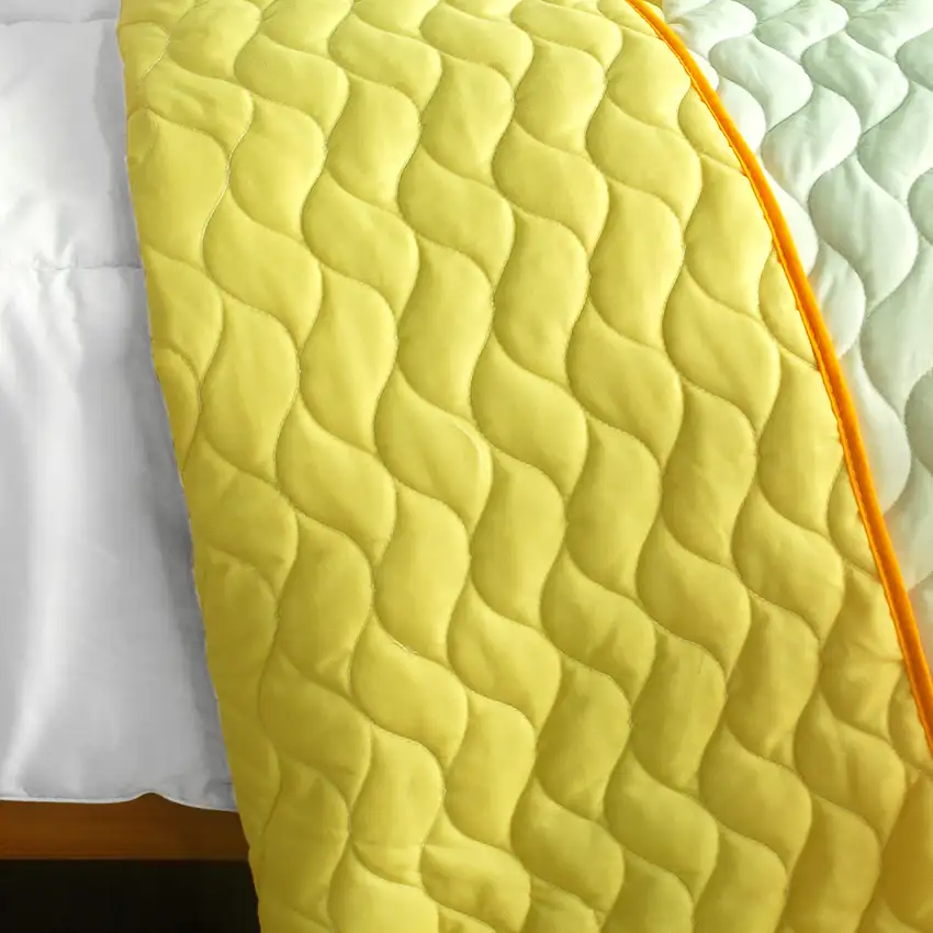 Ruk Sorn Rode -  3PC Vermicelli-Quilted Patchwork Quilt Set (Full/Queen Size) Photo 3