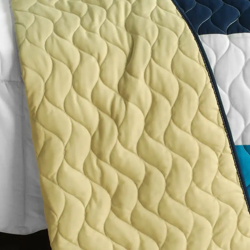 Sea Center  -  3PC Vermicelli-Quilted Patchwork Quilt Set (Full/Queen Size) Photo 3