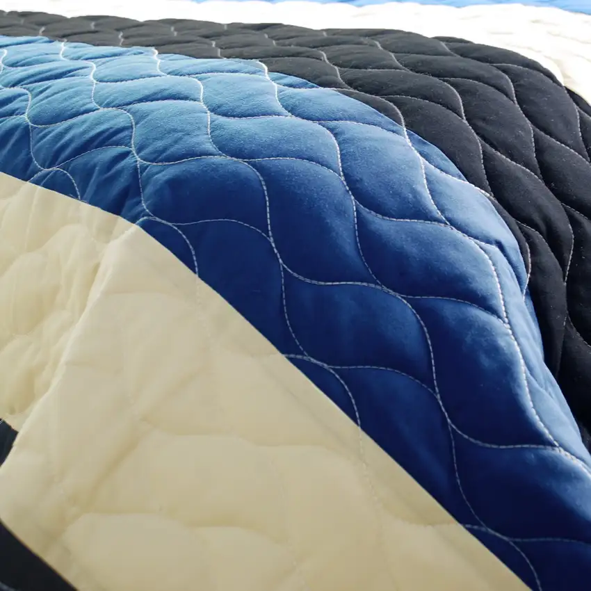 Sea Waves -  3PC Vermicelli-Quilted Patchwork Quilt Set (Full/Queen Size) Photo 4