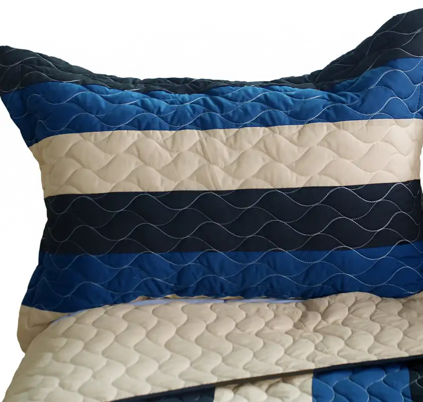 Sea Waves -  3PC Vermicelli-Quilted Patchwork Quilt Set (Full/Queen Size) Photo 3