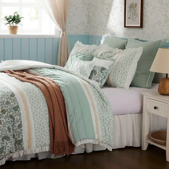 Set of Nine Aqua And Ivory Paisley King Ring Stitch Polyester Sham And Comforter Photo 8