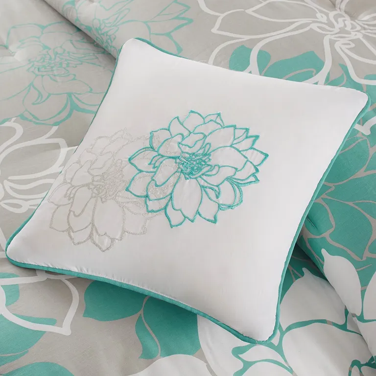 Set of Seven Aqua And White Floral  Ring Stitch Sham And Comforter Photo 4