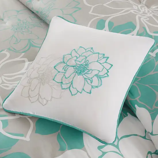 Set of Seven Aqua And White Floral  Ring Stitch Sham And Comforter Photo 5