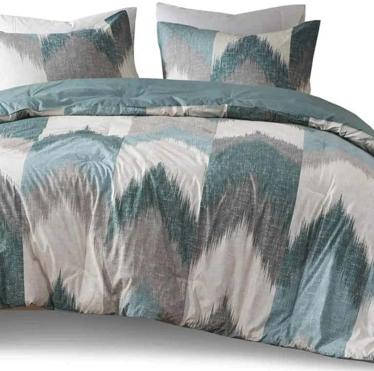 Set of Three Aqua And White Ring Stitch Polyester Sham And Comforter Photo 4