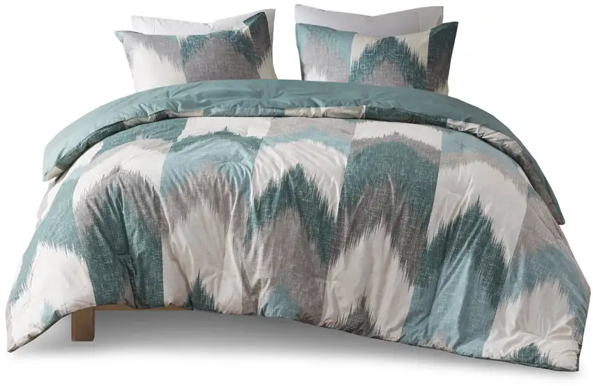 Set of Three Aqua And White Ring Stitch Polyester Sham And Comforter Photo 2