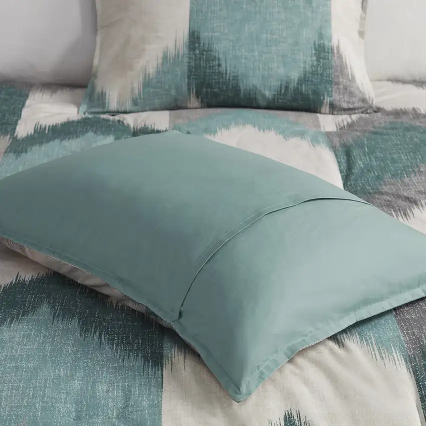 Set of Three Aqua And White Ring Stitch Polyester Sham And Comforter Photo 7