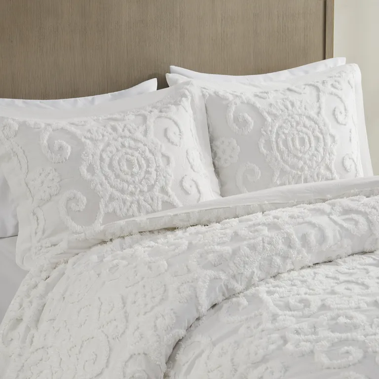 Set of Three White Medallion  Ring Stitch Sham And Comforter Photo 5