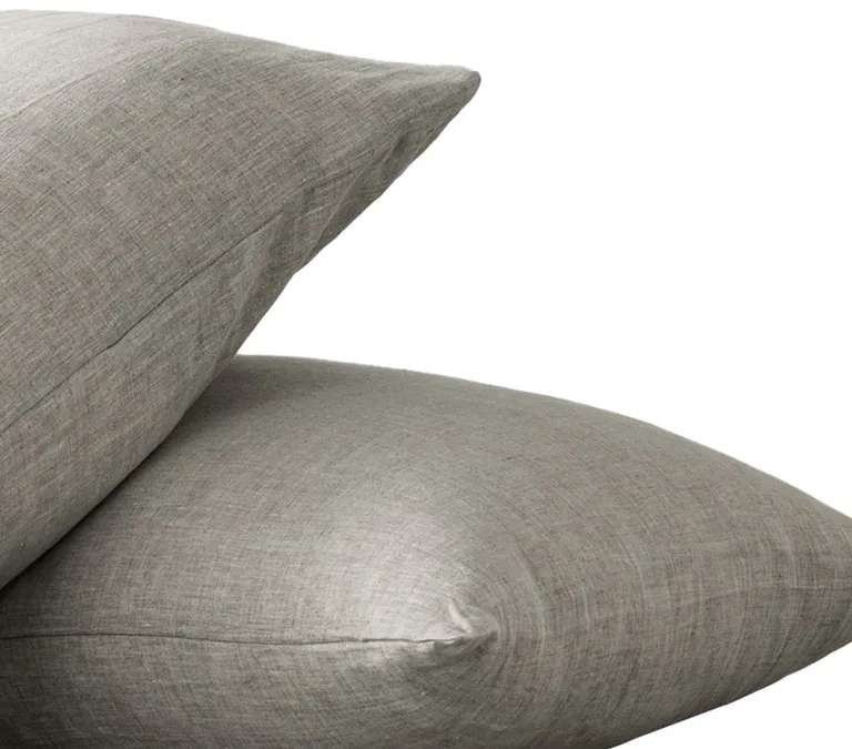Set of Two Linen Pillowcases Photo 4