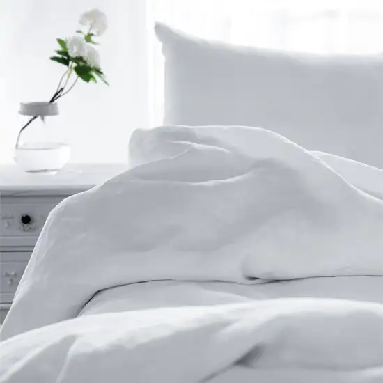 Set of Two White Linen Standard Pillowcases Photo 3