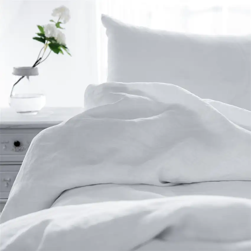 Set of Two White Linen Standard Pillowcases Photo 3