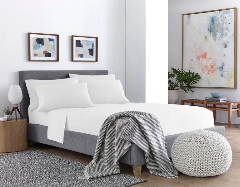 Six Piece White Queen Microfiber Sheet Set Photo 5