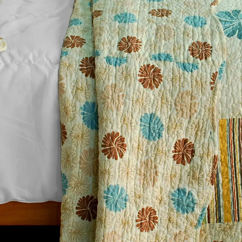 Snowflakes Fall -  Cotton 3PC Vermicelli-Quilted Patchwork Quilt Set (Full/Queen Size) Photo 4