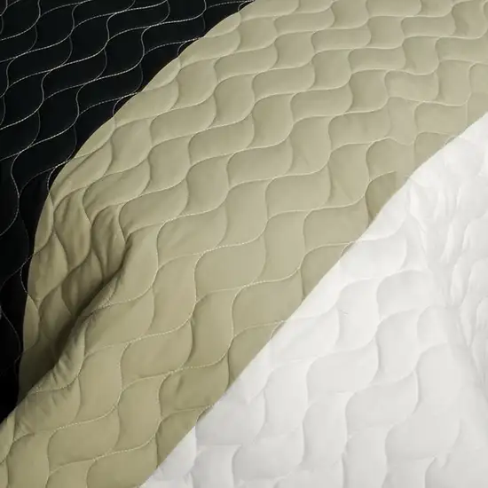 Stable Life -  3PC Vermicelli-Quilted Patchwork Quilt Set (Full/Queen Size) Photo 4