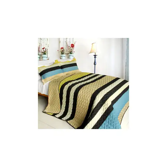 Summer Sorrow -  3PC Vermicelli-Quilted Patchwork Quilt Set (Full/Queen Size) Photo 1