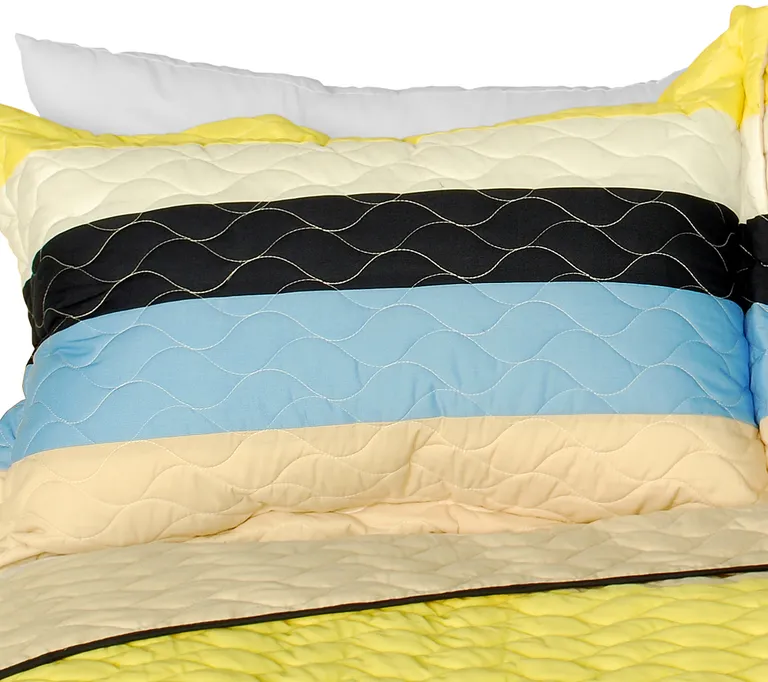 Summer Sorrow - 3PC Vermicelli-Quilted Patchwork Quilt Set (Full/Queen Size) Photo 1