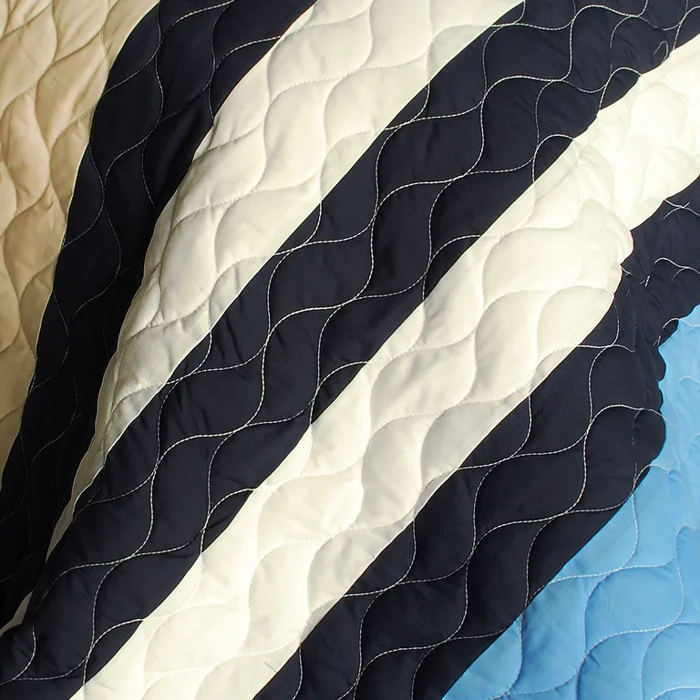 Summer Sorrow - 3PC Vermicelli-Quilted Patchwork Quilt Set (Full/Queen Size) Photo 3