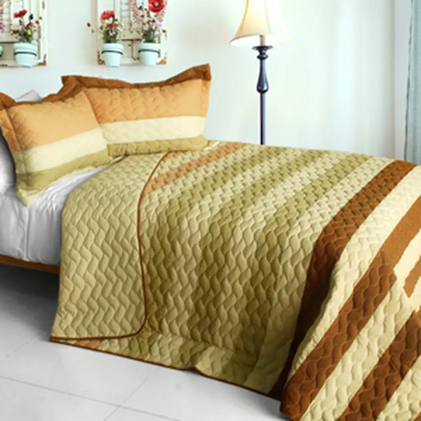 Sweet Soil -  3PC Patchwork Quilt Set (Full/Queen Size) Photo 1