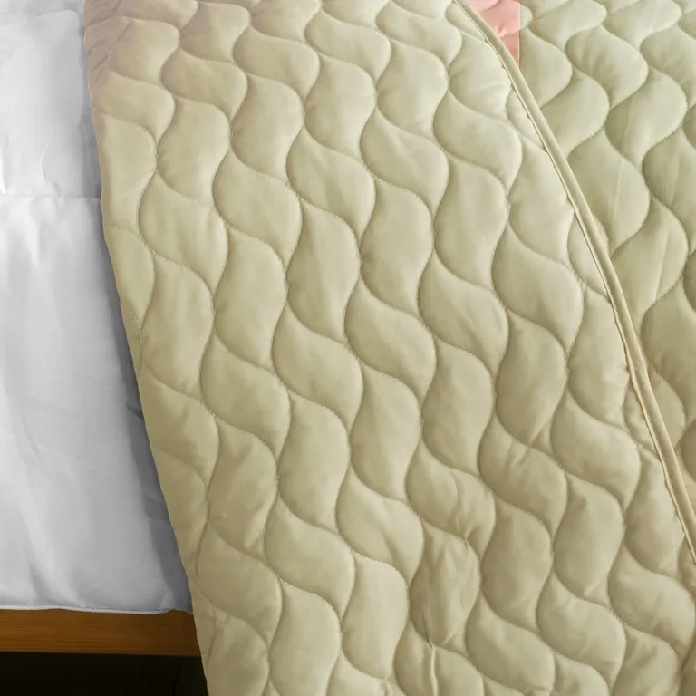 The Only Truth - 3PC Vermicelli-Quilted Patchwork Quilt Set (Full/Queen Size) Photo 3