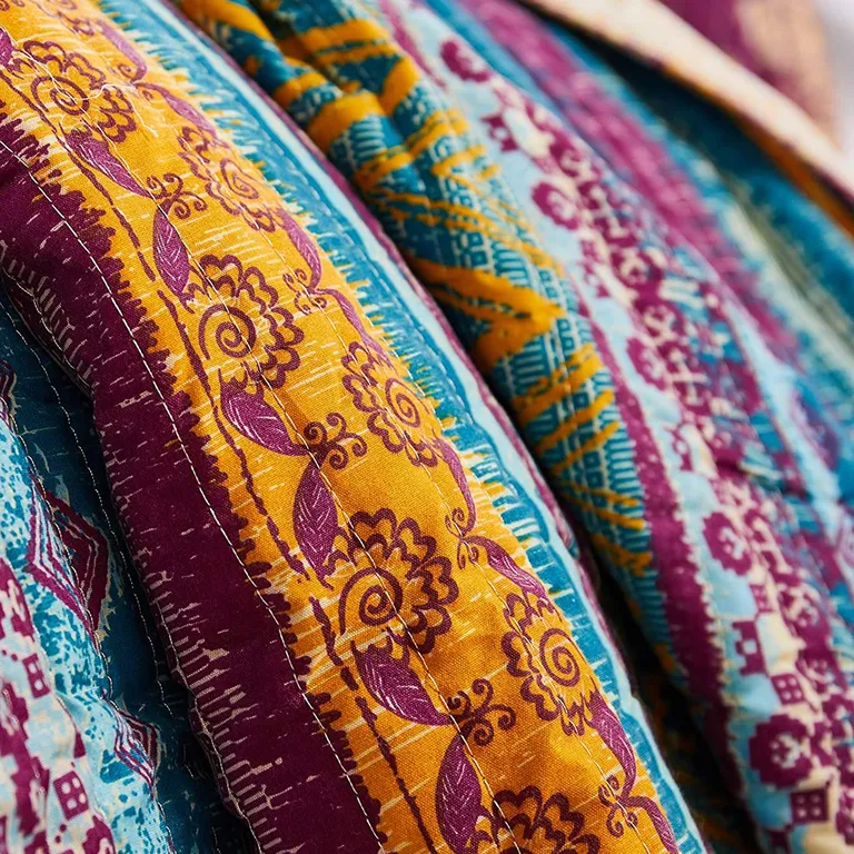 Tribal Print King Quilt Set with Decorative Pillows Photo 2