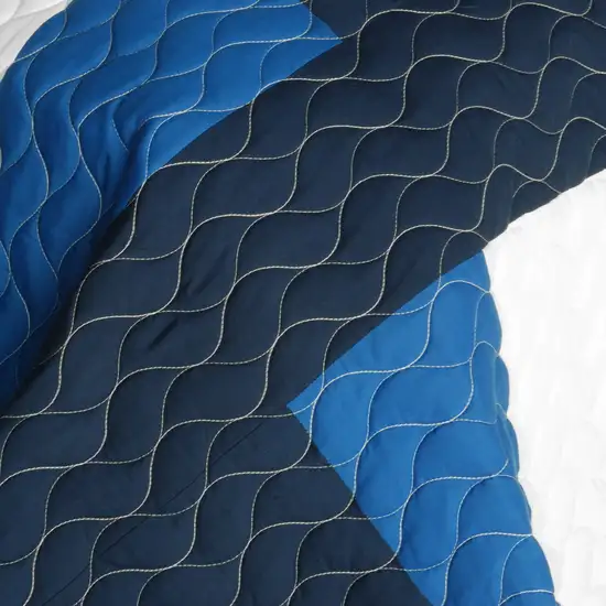 Waves Axero -  Vermicelli-Quilted Patchwork Geometric Quilt Set Full/Queen Photo 4