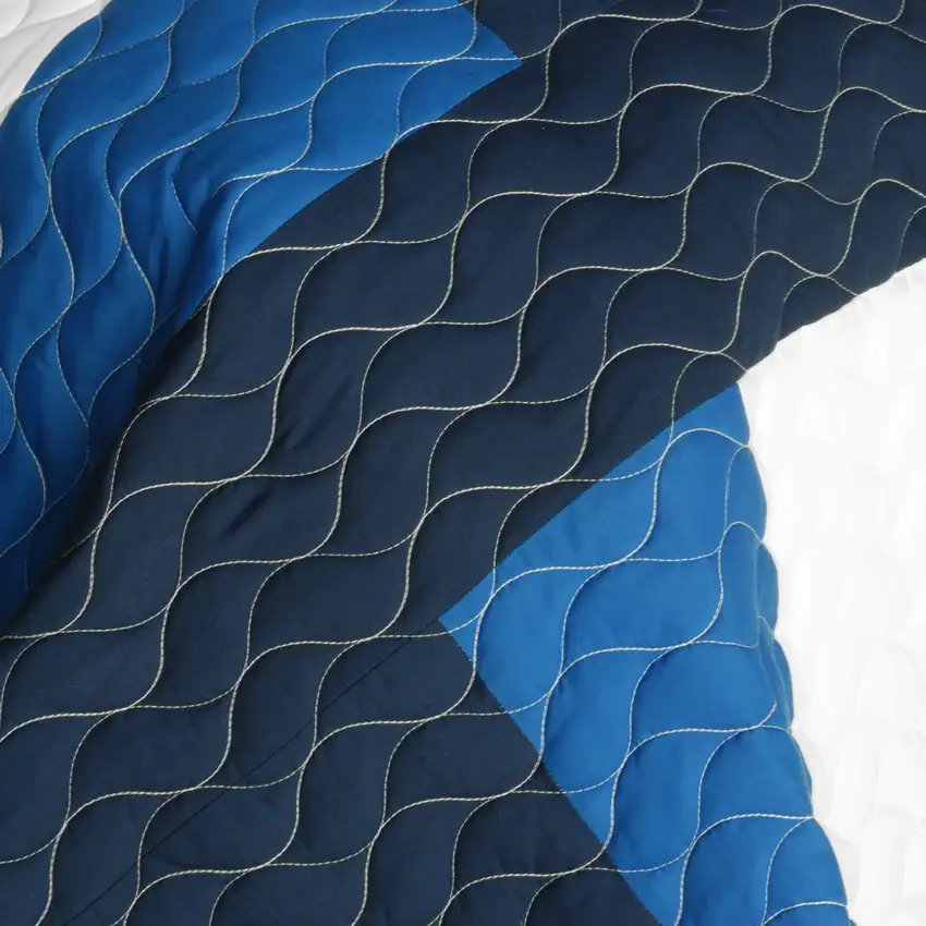 Waves Axero -  Vermicelli-Quilted Patchwork Geometric Quilt Set Full/Queen Photo 4