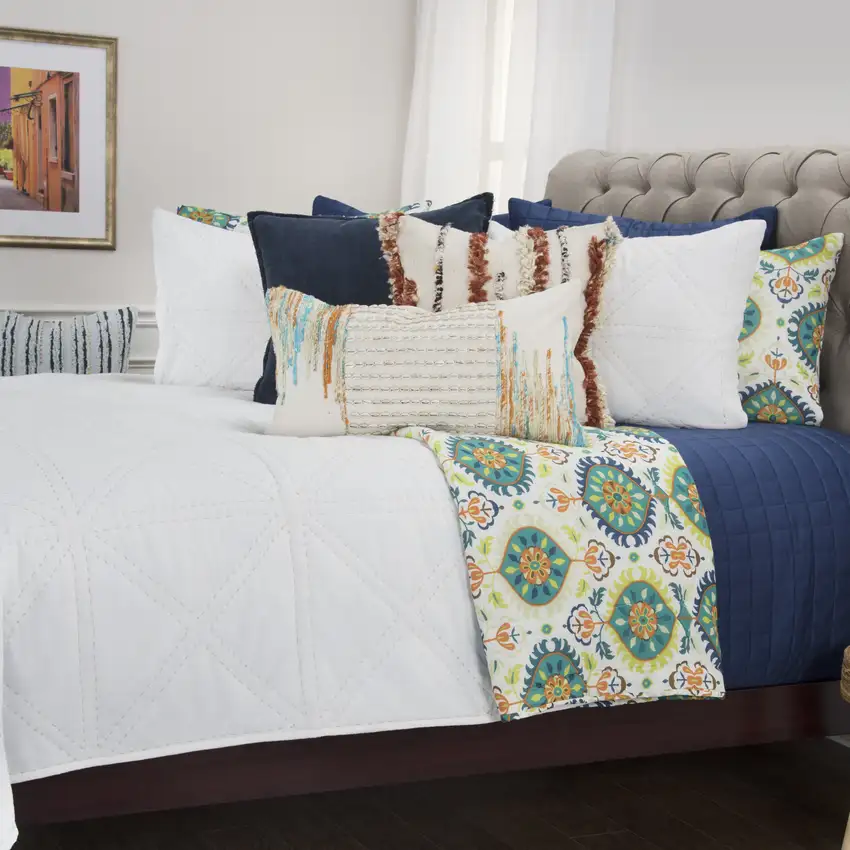 White King 100% Cotton 300 Thread Count Machine Washable Down Alternative Comforter Photo 9