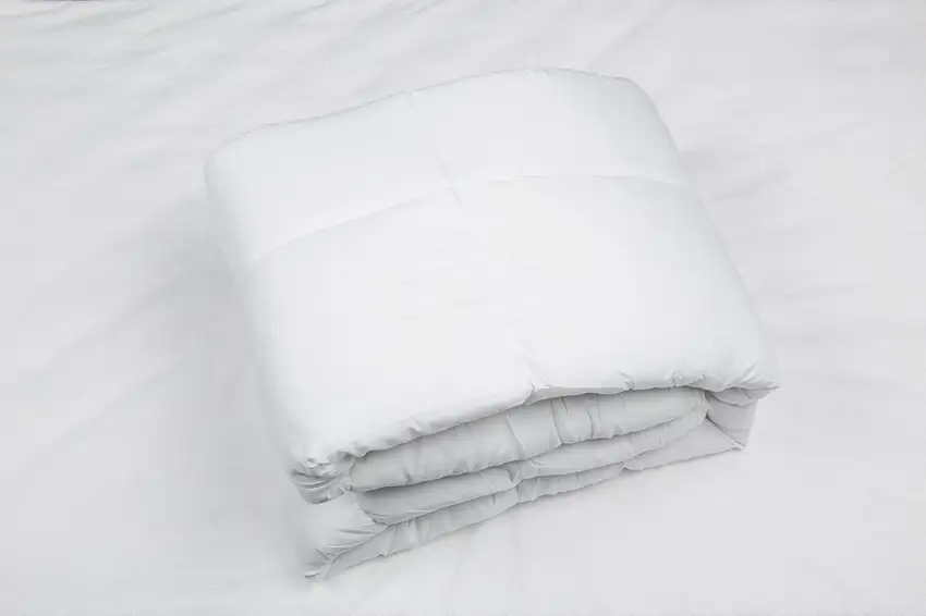 White Medium Weight Hypoallergenic Twin Down Alternative Comforter Duvet Insert Photo 2