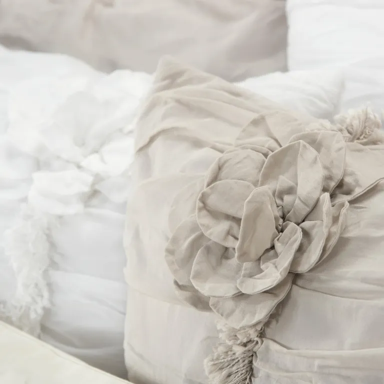 Queen 100% Cotton 300 Thread Count Machine Washable Down Alternative Comforter Photo 2