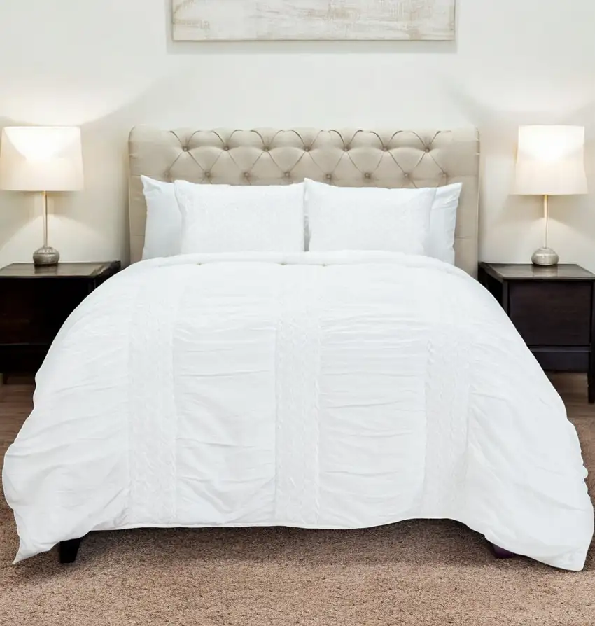 White Twin 100% Cotton 300 Thread Count Machine Washable Down Alternative Comforter Photo 1