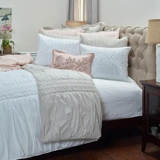 White Twin 100% Cotton 300 Thread Count Machine Washable Down Alternative Comforter Photo 7