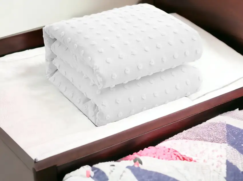 White Twin PolYester 220 Thread Count Washable Duvet Cover Set Photo 8