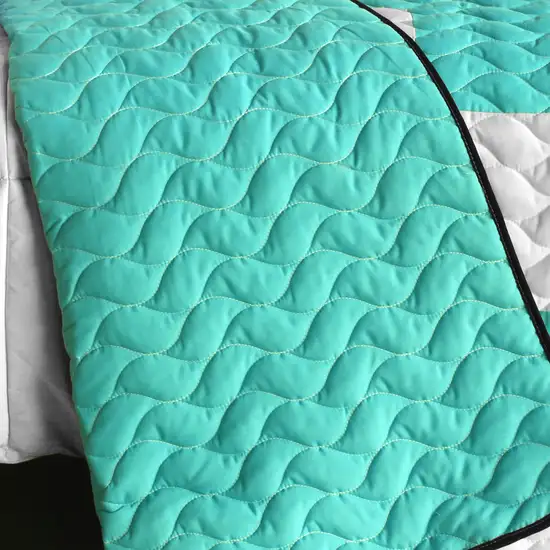 Wonderful Melody -  3PC Vermicelli - Quilted Patchwork Quilt Set (Full/Queen Size) Photo 2
